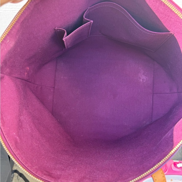 Authentic Vintage Louis Vuitton Monogram Bellevue PM Deep Burgundy Patent Tote - Picture 4 of 9